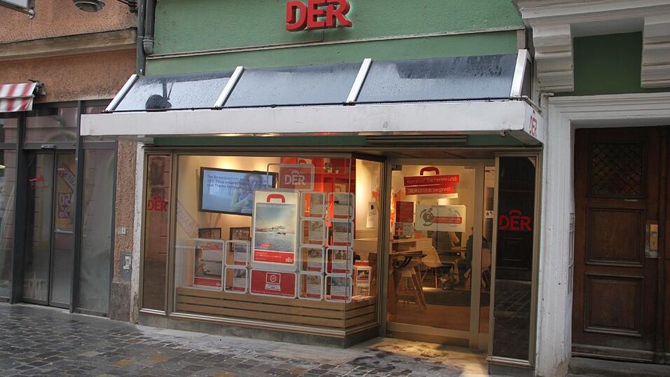 Elena Str&ouml;her stellt Kunden auf Wunsch eine komplette Reise zusammen.