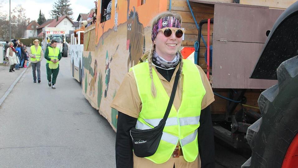Viele Faschings-Fans haben sich am Samstag den Umzug in Langenbach angesehen. Viele Faschings-Fans haben sich am Samstag den Umzug in Langenbach angesehen.