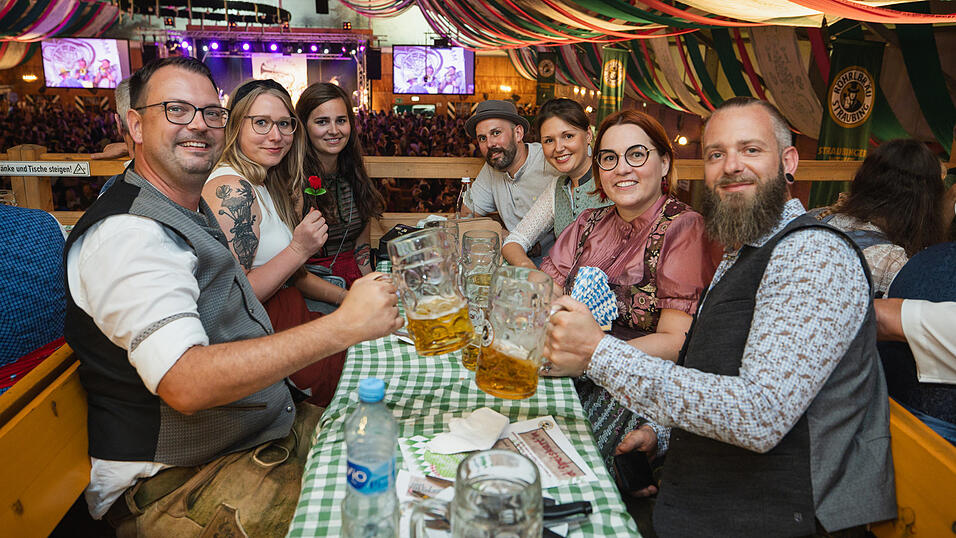 Die Partybilder vom Sonntag, 18. August, aus dem Festzelt Weckmann. Die Partybilder vom Sonntag, 18. August, aus dem Festzelt Weckmann.