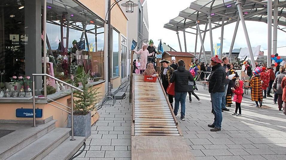 F&uuml;r die kleinsten Besucher wird auch in diesem Jahr wieder die Kistenrutsche aufgestellt. Zudem gibt es einen Nagelstock und B&uuml;chsenwerfen. Ein Karussell wird auch aufgebaut.
