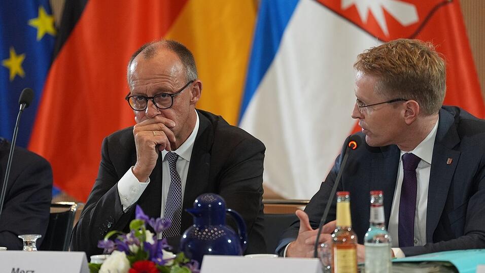Daniel Günther (r) sprach bei «Inas Nacht» auch über Friedrich Merz. Daniel Günther (r) sprach bei «Inas Nacht» auch über Friedrich Merz.