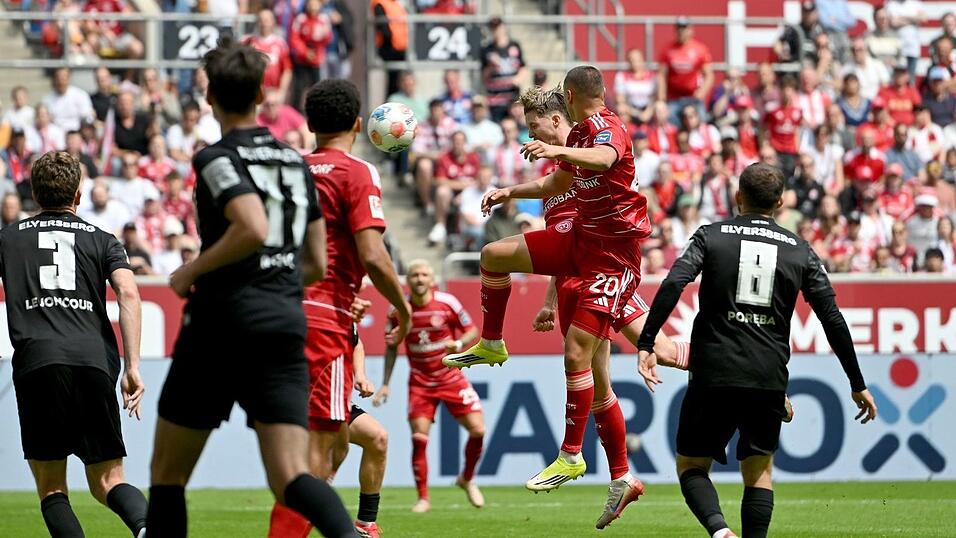 Elversberg lag gegen D&uuml;sseldorf 0:2 zur Pause zur&uuml;ck.