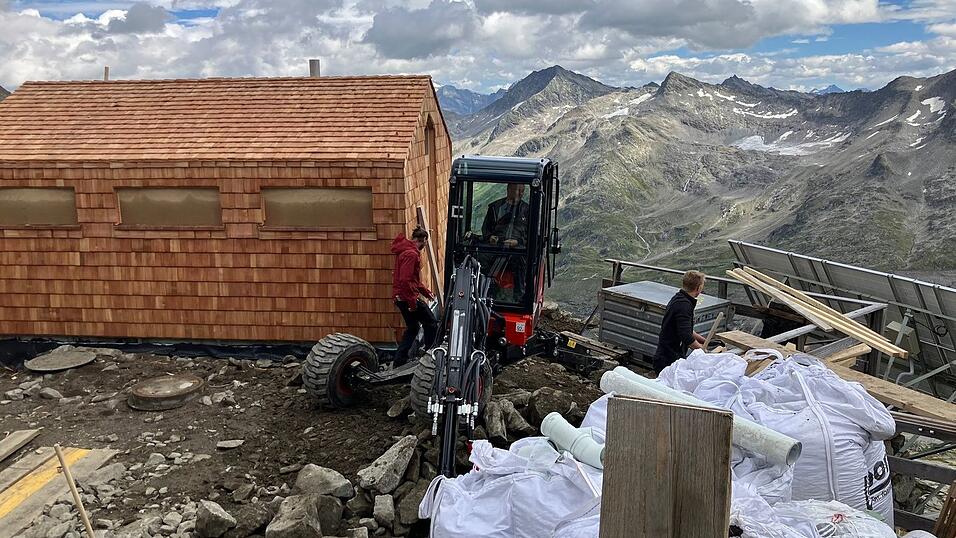 An der Neuen Prager H&uuml;tte des DAV entstanden wegen des Wassermangels Trockentoiletten. (Archivbild)