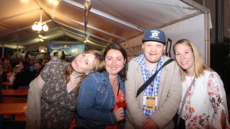 Viele Landshuter genossen ihren Freitagabend auf dem Bismarckplatzfest.