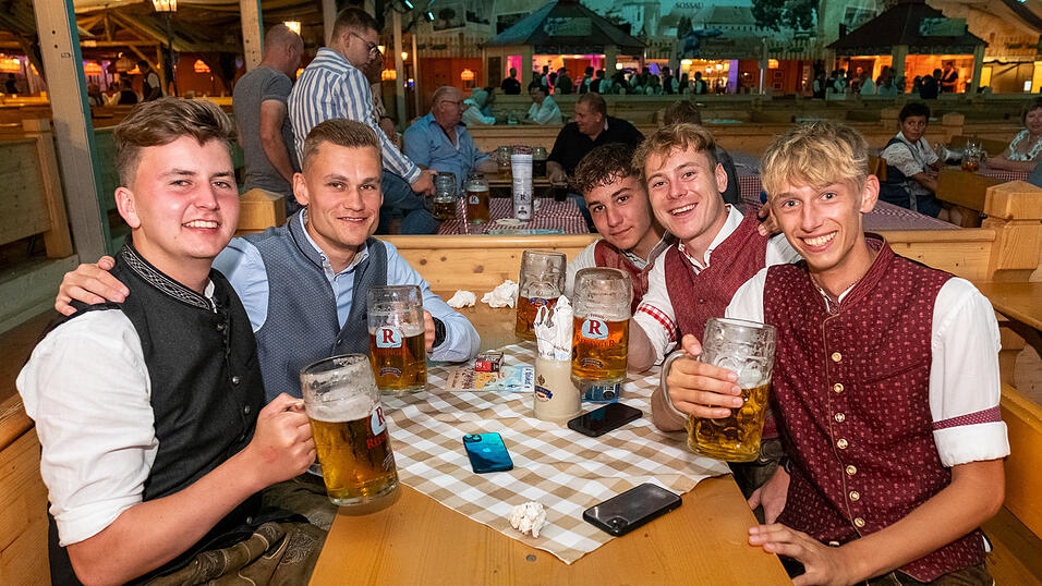 Die Partybilder vom Sonntag, 13. August 2023, aus dem Festzelt Reisinger. Die Partybilder vom Sonntag, 13. August 2023, aus dem Festzelt Reisinger.