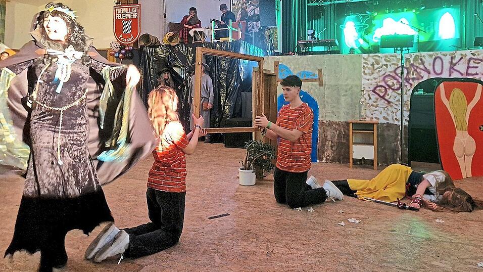 Spieglein, Spieglein in da Hall, wer ist die Sch&ouml;nste auf dem Ball?