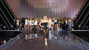 Mehrere hundert Model-Anw&auml;rterinnen sind zum offenen Casting gekommen.