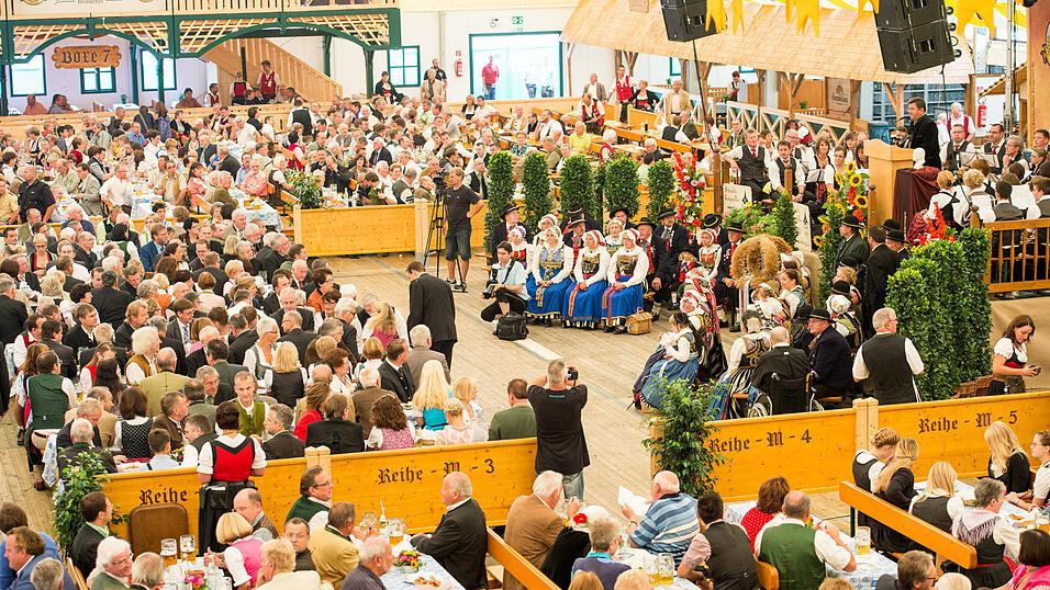 Alle Infos und Bilder gibt es hier.Foto: Mathias AdamImpressionen von der Volksfest-Eröffnung im Nothaft-Festzelt. Alle Infos und Bilder gibt es hier.Foto: Mathias AdamImpressionen von der Volksfest-Eröffnung im Nothaft-Festzelt.