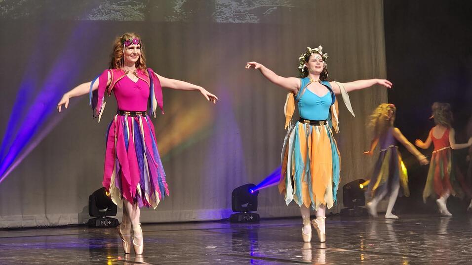 Zu den Farben der Musik und der Kost&uuml;me kam das K&ouml;nnen der Darsteller.