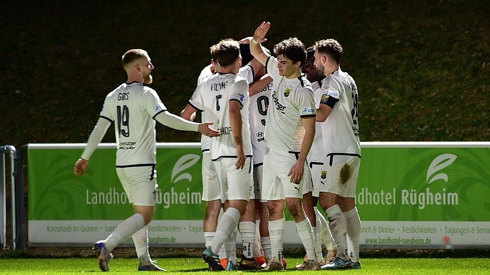 Beeindruckende Leistung: Vilzings Minikader ist mit Siebenmeilenstiefeln in Richtung Klassenerhalt unterwegs.