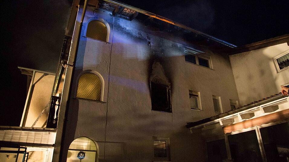 Bei einem Brand in Moosthenning im Landkreis Dingolfing-Landau wurde eine 91-J&auml;hrige lebensgef&auml;hrlich verletzt.