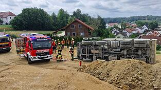 Gegen 11.30 wurden die Feuerwehrleute alarmiert. Gegen 11.30 wurden die Feuerwehrleute alarmiert.