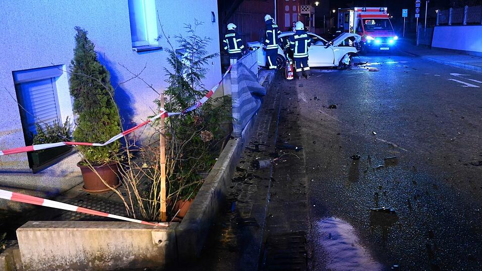Die Polizei stellte beim Autofahrer deutliche Alkoholisierung fest. Die Polizei stellte beim Autofahrer deutliche Alkoholisierung fest.
