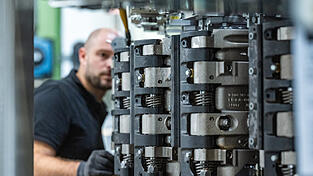 Der Abf&uuml;llanlagenhersteller Krones ist mit seinen Aktien zur&uuml;ck im MDAX.&nbsp;