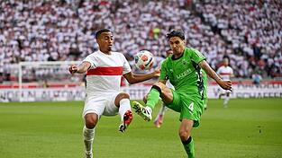 Die Stuttgarter um Jamie Leweling (l) taten sich gegen Gladbach sehr schwer.