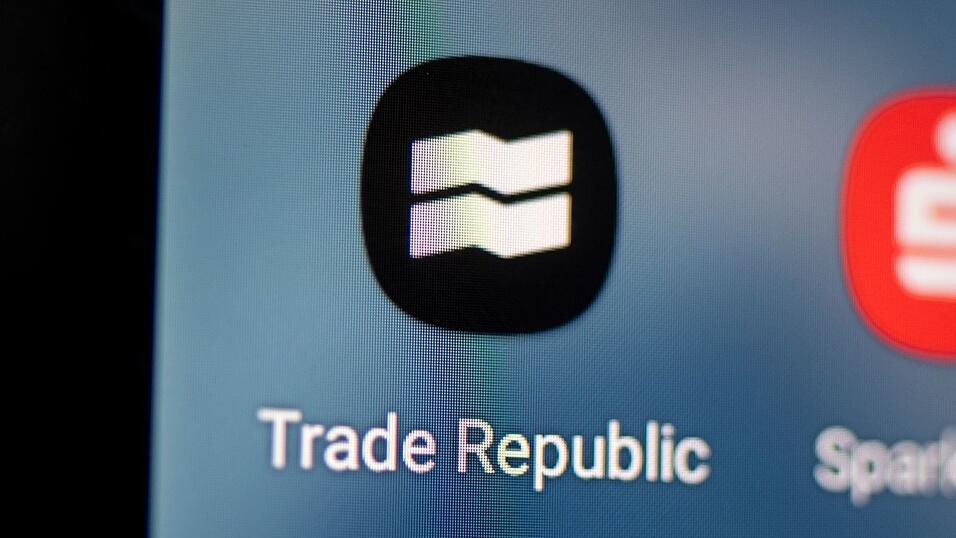 Der Online-Broker Trade Republic arbeitet rein App-basiert. (Archivbild)