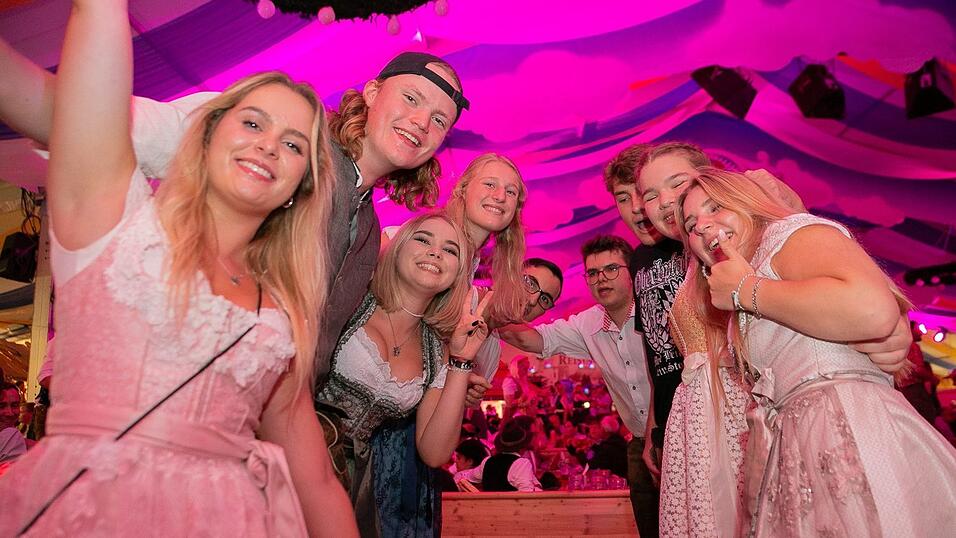 Die Partybilder vom Freitag, 12. August 2022, aus dem Festzelt Reisinger.