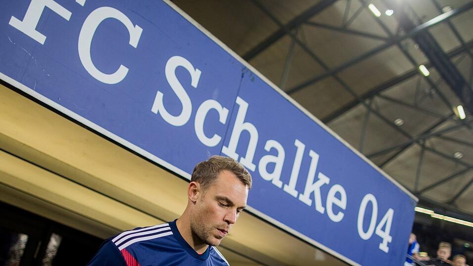 Ein letztes Mal Veltins-Arena? Manuel Neuer gastiert mit dem FC Bayern am Samstagabend in Gelsenkirchen. (Archivbild) Ein letztes Mal Veltins-Arena? Manuel Neuer gastiert mit dem FC Bayern am Samstagabend in Gelsenkirchen. (Archivbild)