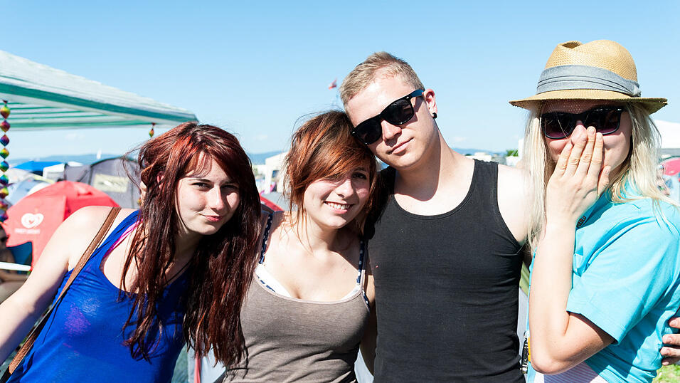 Ein Streifzug durch das Campinggelände: Trotz heißer Temperaturen sind die Festivalbesucher bestens gelaunt. (Foto: Susanne Raith) Ein Streifzug durch das Campinggelände: Trotz heißer Temperaturen sind die Festivalbesucher bestens gelaunt. (Foto: Susanne Raith)