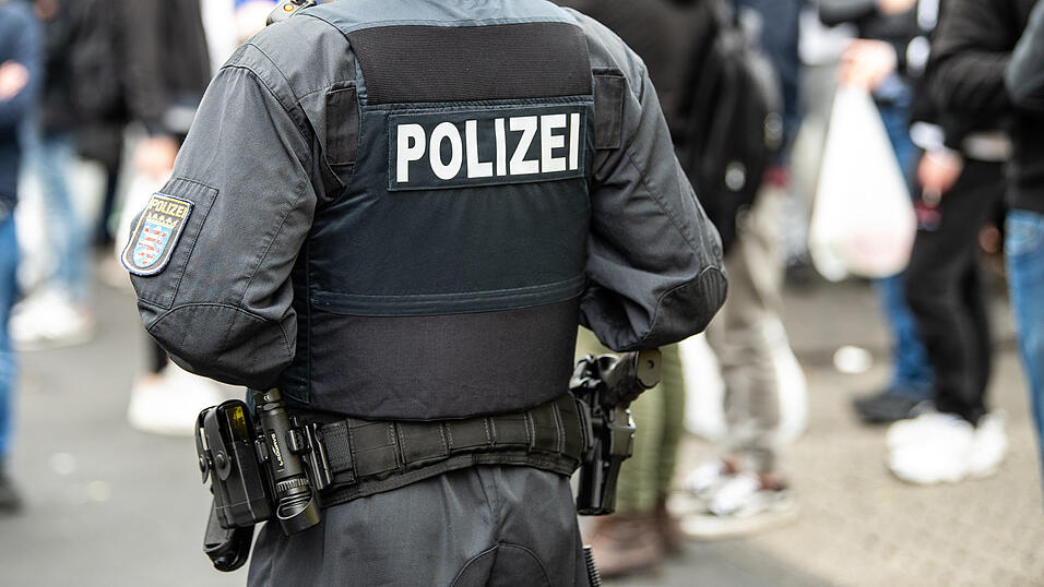 Ein junger Rumäne wurde mit 500.000 Euro Bargeld angetroffen.