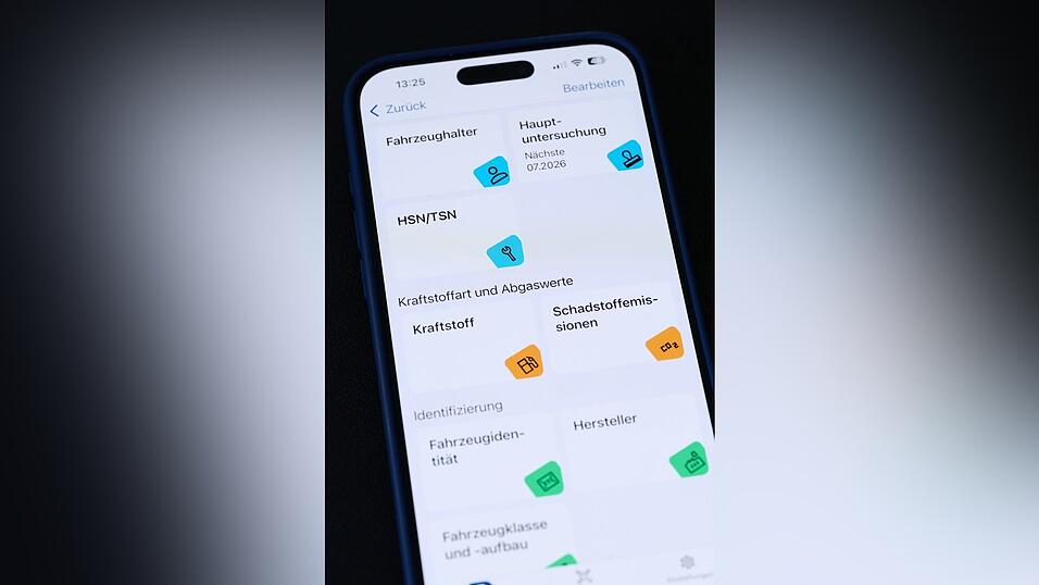Die App wurde vom Kraftfahrt-Bundesamt und der Bundesdruckerei entwickelt. Die App wurde vom Kraftfahrt-Bundesamt und der Bundesdruckerei entwickelt.