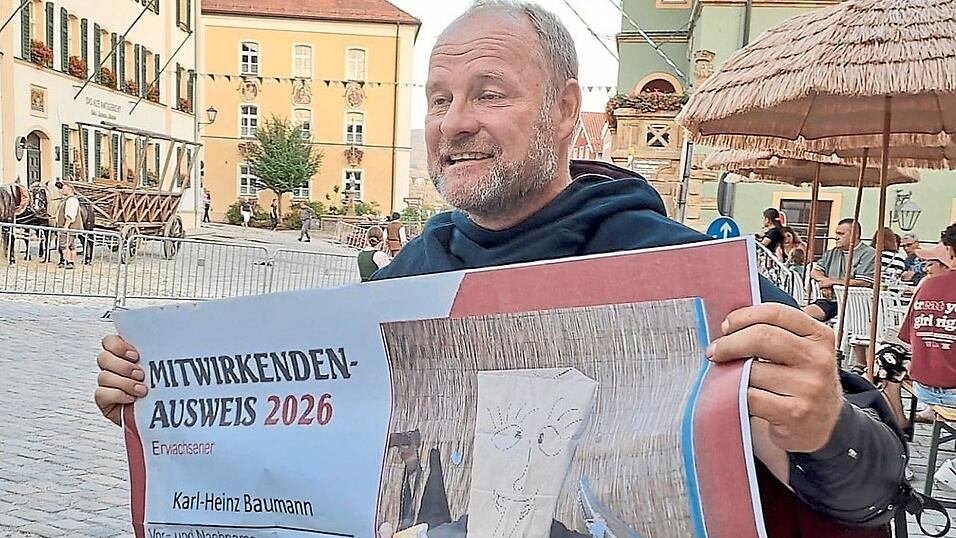 Großer Junge, großer Ausweis: Diesen bekam Ritterinnen-Vater Karl-Heinz Baumann überreicht. Großer Junge, großer Ausweis: Diesen bekam Ritterinnen-Vater Karl-Heinz Baumann überreicht.
