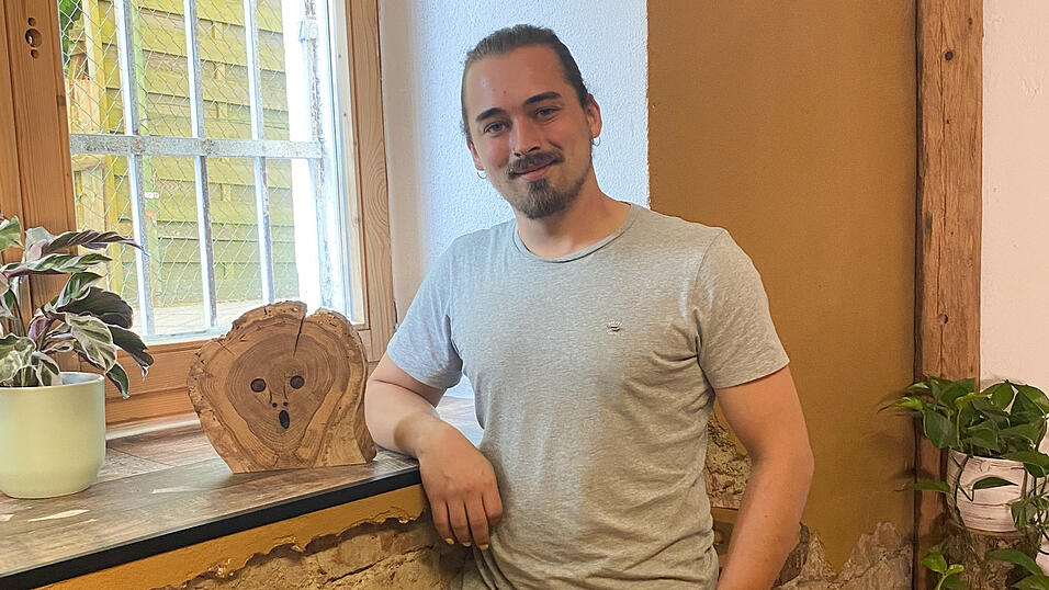 Die Form im Holz habe ihn an den Kopf aus dem berühmten Kunstwerk „Der Schrei“ von Edvard Munch erinnert, sagt Kevin Tauscher. Der 29-Jährige fertigt individuelles Holz-Handwerk.