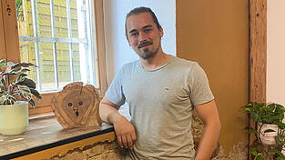 Die Form im Holz habe ihn an den Kopf aus dem berühmten Kunstwerk „Der Schrei“ von Edvard Munch erinnert, sagt Kevin Tauscher. Der 29-Jährige fertigt individuelles Holz-Handwerk.