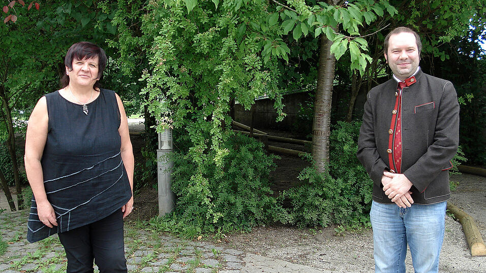 Rektorin Gabi Schober und Gesamtleiter Martin Hagner aus dem Josefsheim Wartenberg freuen sich über die zukünftige Kooperation in der offenen Ganztagesschule am Sonderpädagogischen Förderzentrum Dorfen. Rektorin Gabi Schober und Gesamtleiter Martin Hagner aus dem Josefsheim Wartenberg freuen sich über die zukünftige Kooperation in der offenen Ganztagesschule am Sonderpädagogischen Förderzentrum Dorfen.