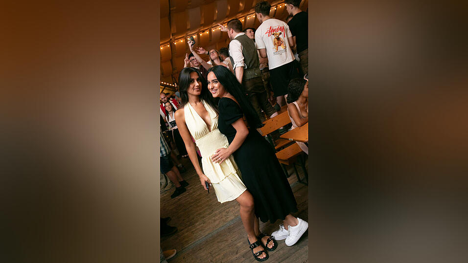 Die Partybilder vom Montag, 18. August, aus dem Festzelt Nothaft. Die Partybilder vom Montag, 18. August, aus dem Festzelt Nothaft.