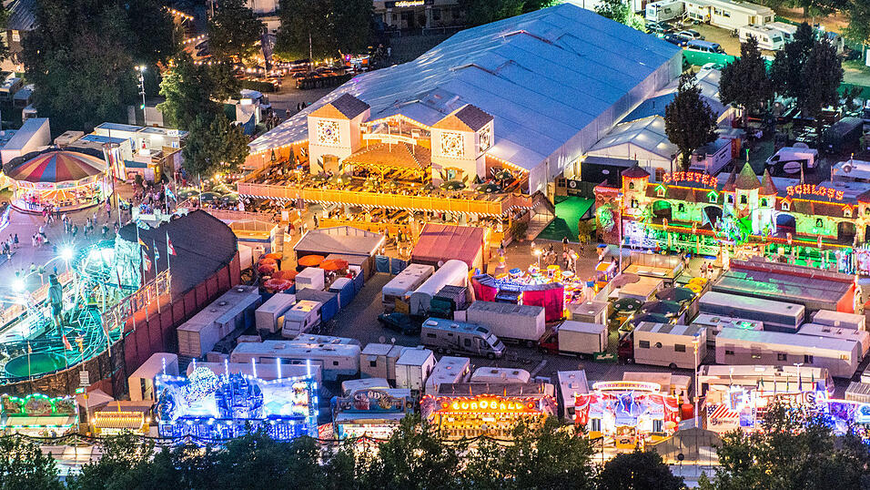 Das Zelt 'Bruder Straubinger' am G&auml;ubodenvolksfest 2013. Foto: Mathias Adam