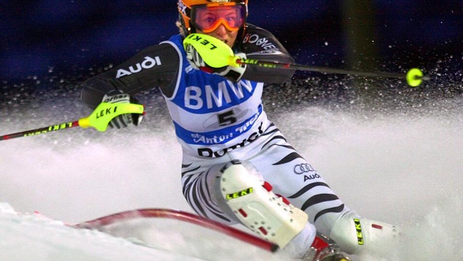 Martina Ertl 2001 bei der Ski-WM in St. Anton - ein Vierteljahrhundert später gibt ihre Tochter Romy das Debüt im Weltcup. (Archivfoto) Martina Ertl 2001 bei der Ski-WM in St. Anton - ein Vierteljahrhundert später gibt ihre Tochter Romy das Debüt im Weltcup. (Archivfoto)