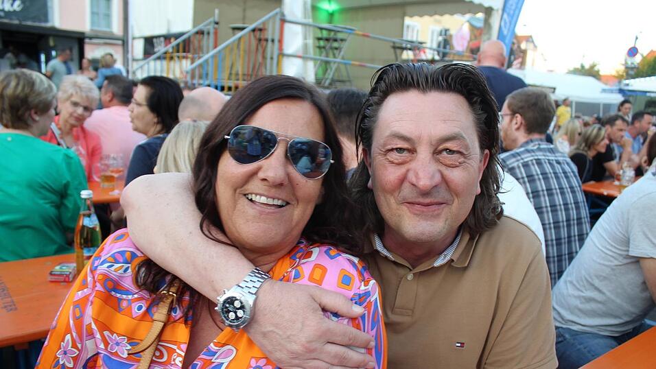 Viele Landshuter genossen ihren Freitagabend auf dem Bismarckplatzfest.