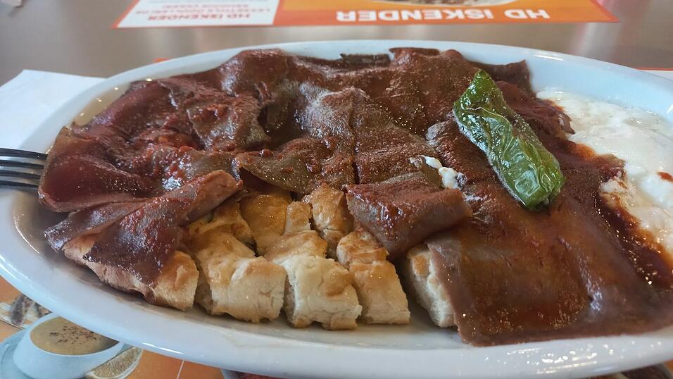 Leckeres Essen gibt es in Istanbul an allen Ecken und Enden der Stadt.
