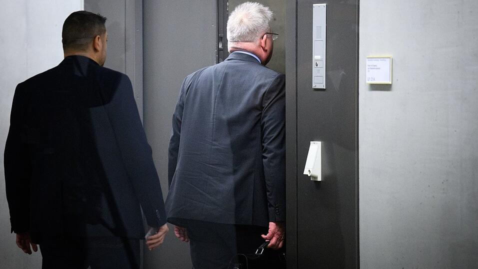 Im Parlamentarischen Kontrollgremiums des Bundestages berichten die Geheimdienste über ihre Arbeit. Die Sitzungen finden nicht öffentlich statt. Der Inhalt ist geheim. (Archivbild)