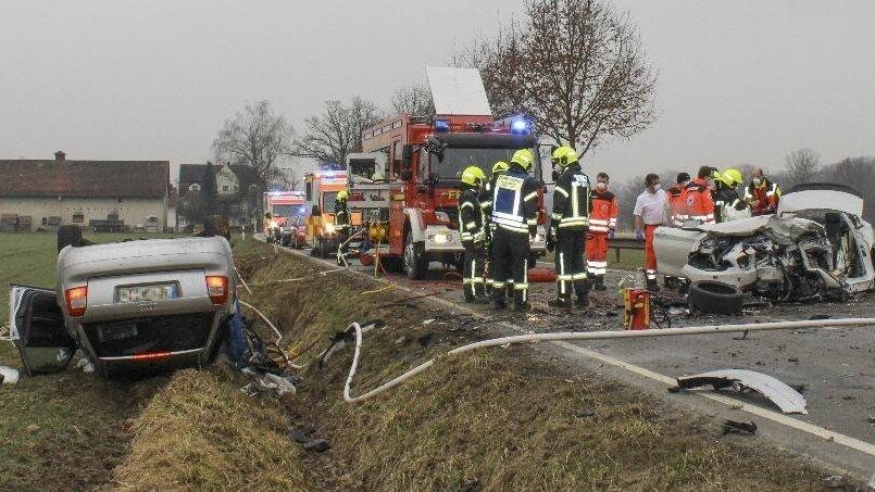 Tödlicher Unfall am Donnerstagmorgen bei Arnstorf im Landkreis Rottal-Inn. Dabei kam eine 53-jährige Frau ums Leben. Tödlicher Unfall am Donnerstagmorgen bei Arnstorf im Landkreis Rottal-Inn. Dabei kam eine 53-jährige Frau ums Leben.