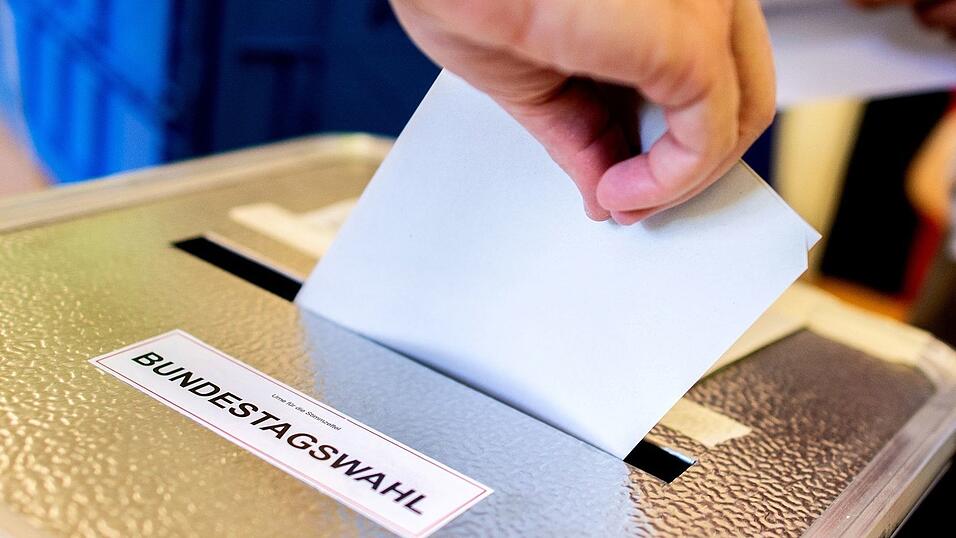 Bis zur Stimmabgabe hat jeder Wähler bewusst wie unbewusst massenweise Wahlwerbung konsumiert. (Illustration)