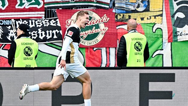 Torschütze Lasse Günther jubelt nach dem 2:0. Torschütze Lasse Günther jubelt nach dem 2:0.