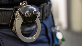 Die beiden 35 und 40 Jahre alten M&auml;nner befinden sich laut Polizei in Untersuchungshaft. (Symbolbild)