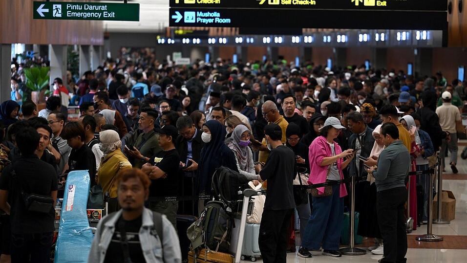Rund 170.000 Passagiere sind von der Störung des Flugverkehrs betroffen. Rund 170.000 Passagiere sind von der Störung des Flugverkehrs betroffen.