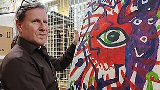 Der Kriminalhauptkommissar Dieter Sölch, Jahrgang 1958, begann 1974 bei der Polizei. Nach Jahren als Jugend- und Gewerbebeamter in München wechselte er 1990 zur Kunstfahndung. Hier zeigt er einen falschen A.R. Penck. Der Kriminalhauptkommissar Dieter Sölch, Jahrgang 1958, begann 1974 bei der Polizei. Nach Jahren als Jugend- und Gewerbebeamter in München wechselte er 1990 zur Kunstfahndung. Hier zeigt er einen falschen A.R. Penck.