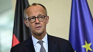 Bundeskanzler Merz hält den Verzicht auf einen Waffenstillstand in der Ukraine unter bestimmten Bedingungen für vertretbar. (Archivbild)