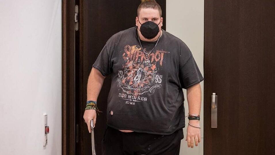 Der wegen Körperverletzung angeklagte YouTuber 'Drachenlord' vor Gericht.