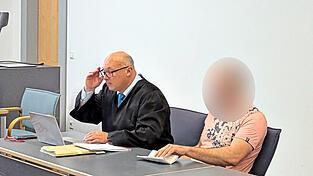 Der Mandant von Uwe Grabner bestritt am Dienstag den Vorwurf. Die mutmaßliche Geschädigte habe wohl schon früher einmal eine Vergewaltigung erfunden aber „ich habe ihr nichts getan“.