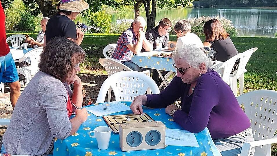 W&auml;hrend des Spiels ging es bei der Langenpreisinger M&uuml;hle-Meisterschaft hoch konzentriert zu.