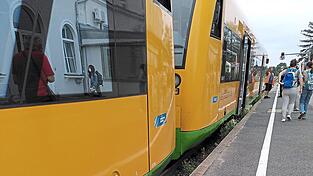 Stundentakt? Das hätten zum Beispiel Steve Brachwitz (SPD) und Christian Oberthür (Die Linke) gerne. Für andere wie Michael Multerer (CSU) ist das nicht realistisch. Stundentakt? Das hätten zum Beispiel Steve Brachwitz (SPD) und Christian Oberthür (Die Linke) gerne. Für andere wie Michael Multerer (CSU) ist das nicht realistisch.