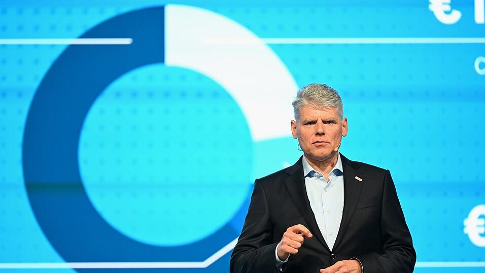 Bosch-Finanzchef Forschner erklärte die Zahlen des Konzerns. Bosch-Finanzchef Forschner erklärte die Zahlen des Konzerns.