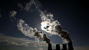 Bis zum Jahr 2020 soll der Aussto&szlig; von Kohlendioxid gemindert werden. Um das zu schaffen, werden auch Braunkohlekraftwerke abgeschaltet.