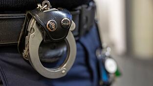 Nach dem Gewaltverbrechen an einer 60 Jahre alten Frau hat die Polizei einen Verd&auml;chtigen festgenommen. (Symbolbild)