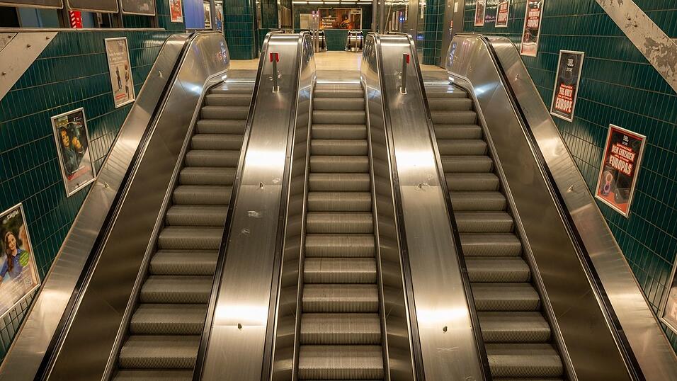 Die Seniorin verlor das Gleichgewicht und st&uuml;rzte. (Symbolbild)